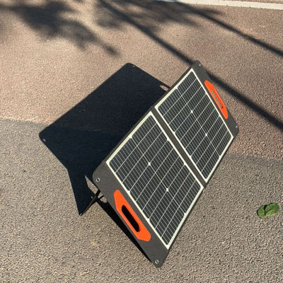 CE 인증을 받은 폴리 크리스탈린 실리콘 패널과 함께 200W 휴대용 PV 전력 시스템 충전기