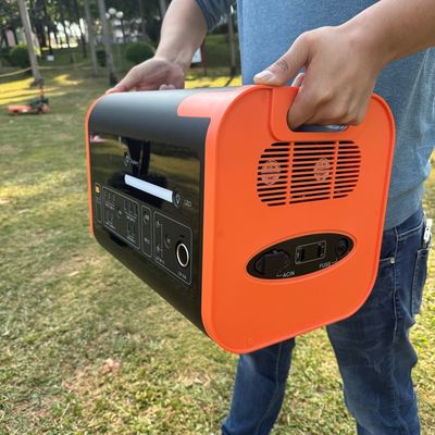 AT22 220V 휴대용 전력 2200W 피크 4400W 캠핑 및 비상용 리?? 배터리
