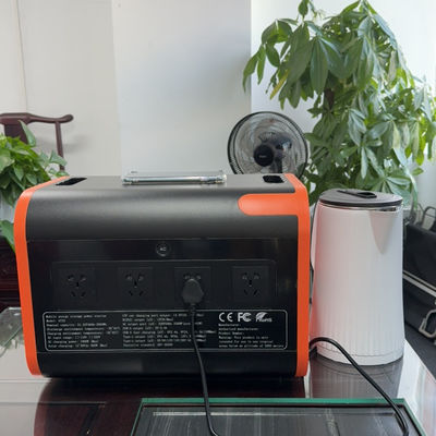 야외 캠핑 및 비상 전력용 100W 타입 C 출력 2200W 태양 전지