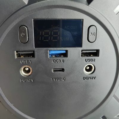 USB1/USB2 수출 및 173wh 명목 용량으로 휴대용 200W 태양 발전기