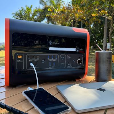 1500W AC 충전 2000W 빠른 충전 외관 및 모바일용 태양광 발전소
