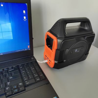 MPPT 기술 및 USB 출력으로 300W 휴대용 태양 발전기
