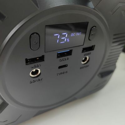MPPT 기술 및 USB 출력으로 300W 휴대용 태양 발전기