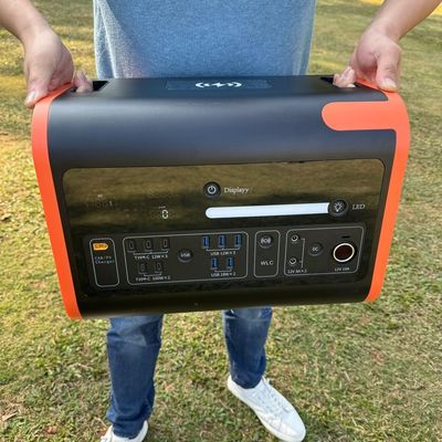 220V±5% AC 출력 2200W 휴대용 전원 공급 장치 가정 비상 및 캠핑을위한 백업