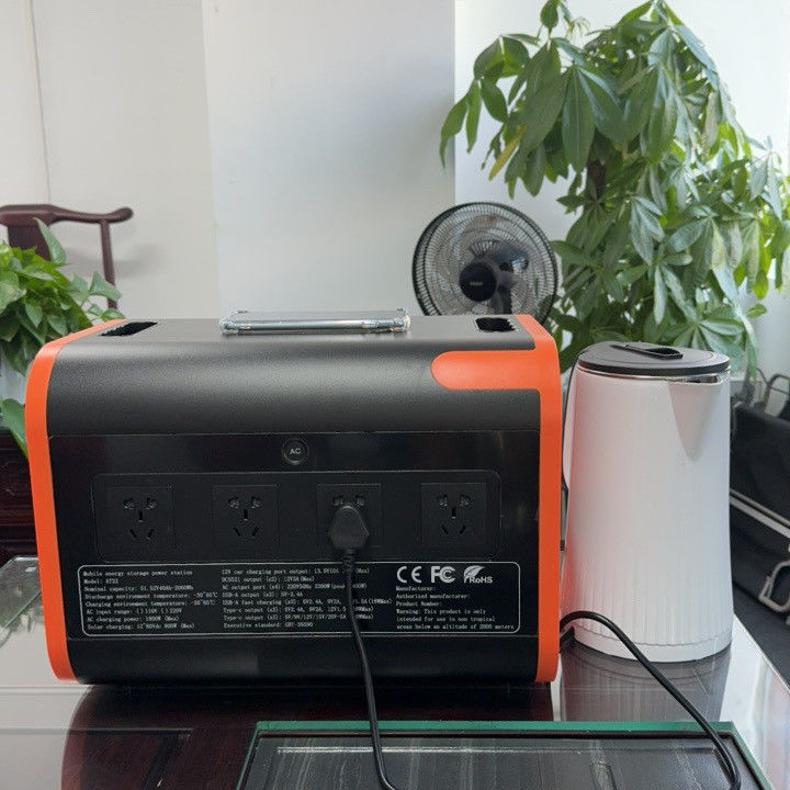 야외 캠핑 및 비상 전력용 100W 타입 C 출력 2200W 태양 전지
