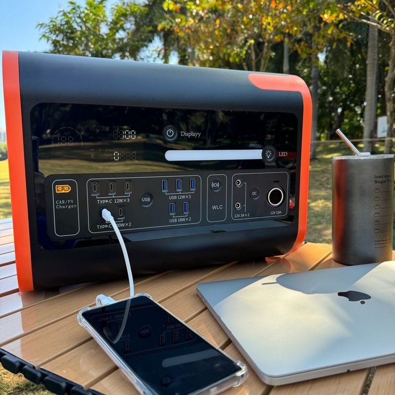 AT22 LiFePO4 초고속 충전 AC/DC 태양 발전기 휴대용 발전소용 2200W