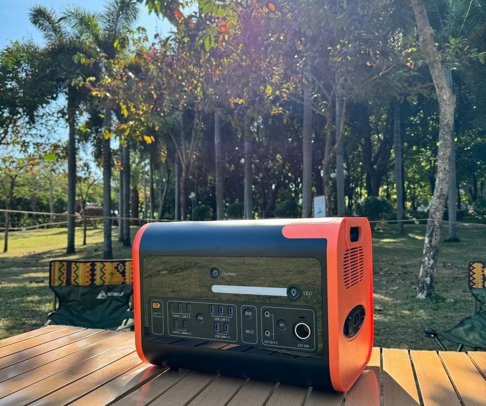 1800W 2000W 2200W 재생 에너지용 휴대용 재충전 가능한 태양 풍력 발전소
