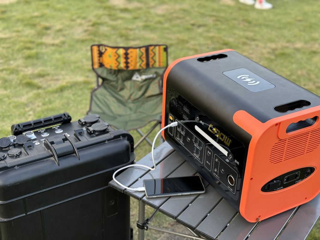 AC/DC 및 무선 충전 가능 휴대용 태양 에너지 저장 발전소 2200W