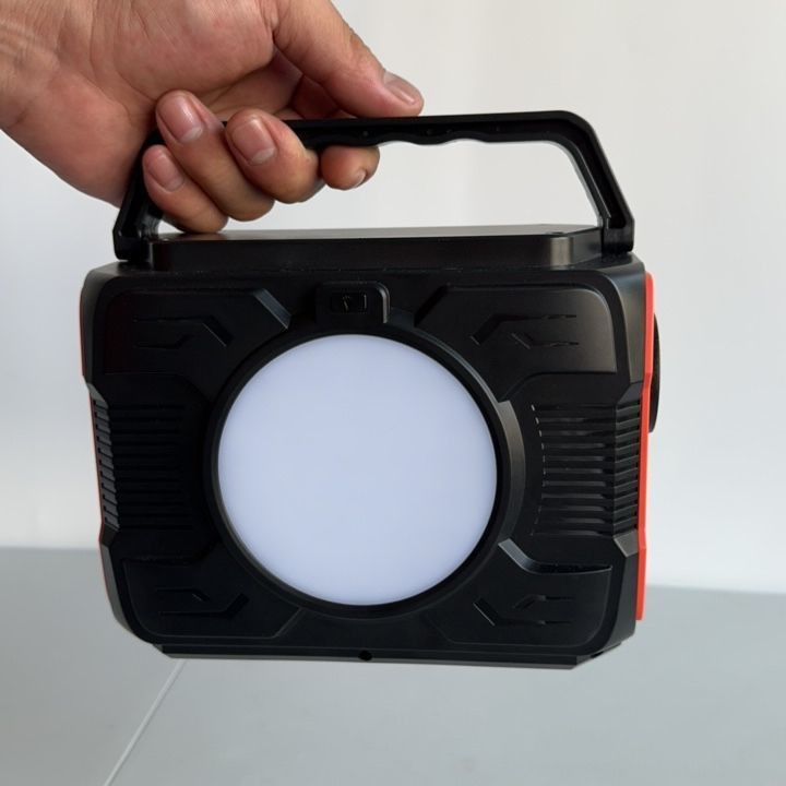 다기능 휴대용 발전소 200W를 위한 AC 출력 전압 110/220V-50Hz/60Hz