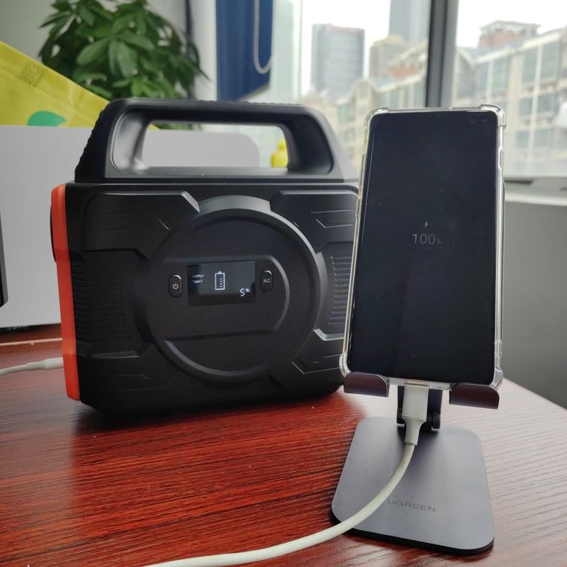 EU AC 소켓 가정 비상 조명 모바일 발전소 300W 휴대용 태양 발전기